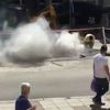 Mašina za asfaltiranje upala u cijev, Goraždani zabrinuto posmatrali širenje dima