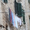 Šibenik bi mogao zabraniti sušenje odjeće ispod prozora kuća, građani ogorčeni