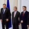 Hahn spreman pomoći, Dodikovi nepromijenjeni stavovi kočnica Komšiću i Džaferoviću