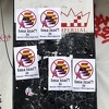 U centru Sarajeva osvanuli plakati sa prekriženim logom povorke ponosa