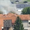 Gori kuća na Stupu u Sarajevu, vatrogasci na terenu