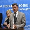 Novalić o zapošljavanju osuđivanog savjetnika: Spasio sam kadar, on jedini ima spremu za upaljače