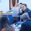 Potvrđena optužnica protiv zastupnice u Goraždu koja je gađala flašom predsjednicu Skupštine