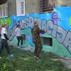 Djeca iz BiH preko grafita kojim se vrijeđaju LGBT osobe iscrtala mural