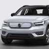 Volvo predstavio električni XC40 koji s jednim punjenjem baterija može preći 400 kilometara
