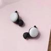 Googleove Pixel Buds su konkurencija Appleovim AirPods slušalicama