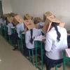 Studenti u Indiji nosili kartonske kutije na glavama kako ne bi prepisivali na testu