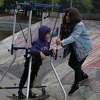 Video koji zrači srećom: Dječak koji boluje od cerebralne paralize uči voziti skateboard