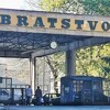 Radnici Bratstva radili pod kišom granata koje su možda oni pravili, "ranjeni" nastavili izvoz u Evropu