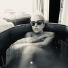 Lady Gaga proslavila rođendan hita "Bad Romance" fotografijama iz kade