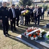 Položeno cvijeće na mezar i grob policajaca Adisa Šehovića i Davora Vujinovića