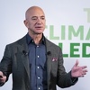 Jeffu Bezosu u jednom danu pad dionica Amazona oduzeo titulu najbogatijeg Amerikanca