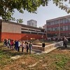Mladi osnovnoj školi u Zenici poklonili novoizgrađeno školsko dvorište s klupama