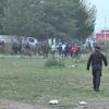 Haotično u Krajini: Migranti uporno dolaze pred centar Bira, a policija ih deportuje na Vučjak