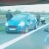 Procurio snimak tučnjave na autoputu kod Bosanske Gradiške, trojica muškaraca udaraju jednog