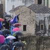 Prkosnim skokom po jakoj kiši i bez aplauza obilježena godišnjica rušenja Starog mosta