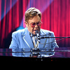 Elton John otkrio kako je morao ponovo učiti hodati i nositi pelene nakon operacije