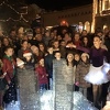 Otvoren Advent u Mostaru: Brojni građani na Rondou, zapaljena prva svijeća