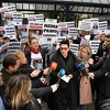 Protesti ispred KCUS-a, okupljeni nosili transparente "Potpišite nastavak liječenja Nadin"