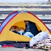 Migranti u Tuzli postavili šatore, vlast odustala od predlaganja novih lokacija za njihov smještaj