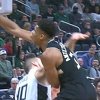Giannis brutalnim zakucavanjem preko 213 cm visokog Zubca potvrdio svoj nadimak