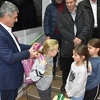 Ajnadžić uručio osnovcima školske torbe, a uskoro počinje i izgradnja igrališta