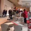 Panika u američkom tržnom centru: Objavljeni snimci pucnjave, prestravljeni kupci bježali