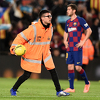 Navijači Barcelone ubacili lopte na teren i prekinuli El Clasico na dvije minute