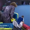 Bijesni Tsitsipas razbio reket, povrijedio oca, smirivala ga majka s tribina