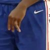 Embiid doživio tešku povredu prsta, ali se vratio na teren, saigrač umalo povratio
