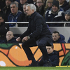 Mourinho iz očaja kleknuo na travu nakon promašenog zicera protiv Liverpoola