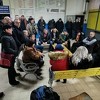 Dvadesetak radnika Zenicatransa obnovilo štrajk glađu na autobuskoj stanici