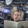 Astronauti čitaju djeci priče prije spavanja