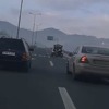Automobil vukao muškarca na sankama autoputem kod Sarajeva