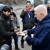Senaid Memić podijelio telefonske dopune migrantima, po 15 KM za 650 osoba