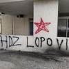 "HDZ lopovi" i petokraka zvijezda: Neznani Mostarci grafitima kritikovali aktuelnu vlast