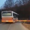 Modriča: Vozač autobusa prešao prugu uprkos spuštenoj rampi i signalizaciji
