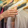U Velikoj Britaniji sve više ljudi kupuje u second hand prodavnicama