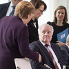 U strahu od koronavirusa njemački ministar odbio rukovanje s Angelom Merkel