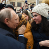 Putina tokom posjete gradu Ivanovo zaprosila djevojka iz mase: Oženite se sa mnom!