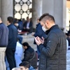 Religija u doba korone: Džamije pune, vjernicima savjetovano kako se nositi s prijetnjom virusa