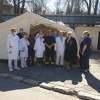 Ispred KCUS-a postavljeni trijažni šatori, pacijenti se pregledaju prije ulaska u bolnicu