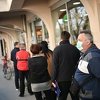 Banjalučani nakon pooštrenih mjera poštuju pravila: Za kupovinu u prodavnici čekaju u redu