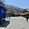 Kako se Sarajlije nose s koronavirusom: Manje ljudi u kafićima, poluprazni tramvaji...