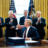 Trump potpisao historijski paket pomoći ekonomiji od 2 biliona dolara