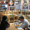 Hong Kong zatvara kozmetičke salone, noćne i karaoke klubove zbog novog vala koronavirusa