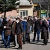 I u Zenici gužve ispred banaka, većina penzionera nosi maske, ali bez distance