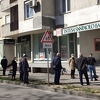 Penzioneri u Mostaru jedva dočekali da izađu: Ako ne dignem penziju danas, sutra ću