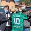 Fadil Novalić posjetio dječaka heroja Alija Sarajlića, premijer na poklon dobio dres Klisa