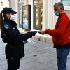 Sarajevski policajci građanima na ulicama dijelili maske